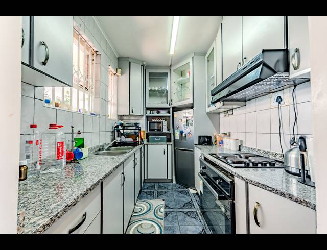 3 BEDROOM FLAT FOR SALE IN MORNINGSIDE